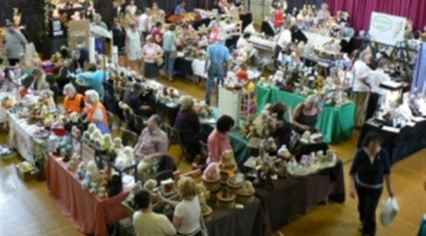 Lostwithiel Farmers Market Picture 1